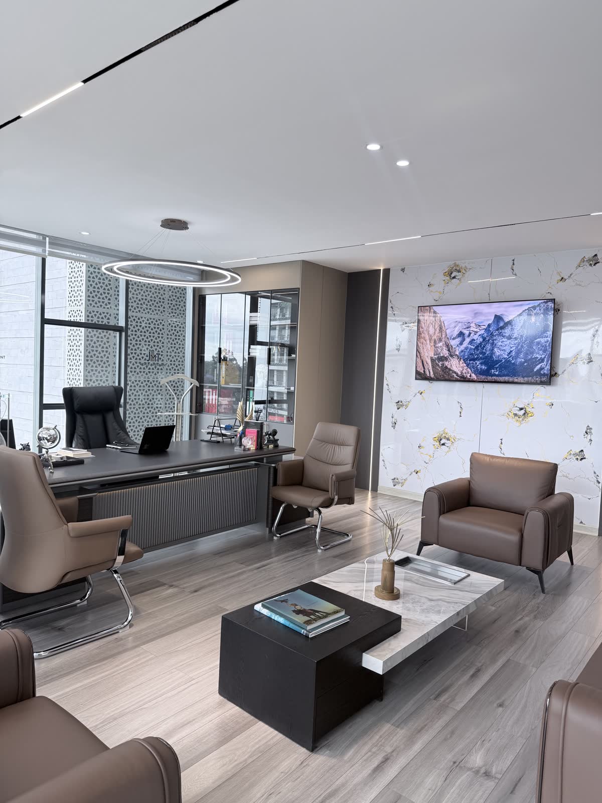 JMT executive lounge